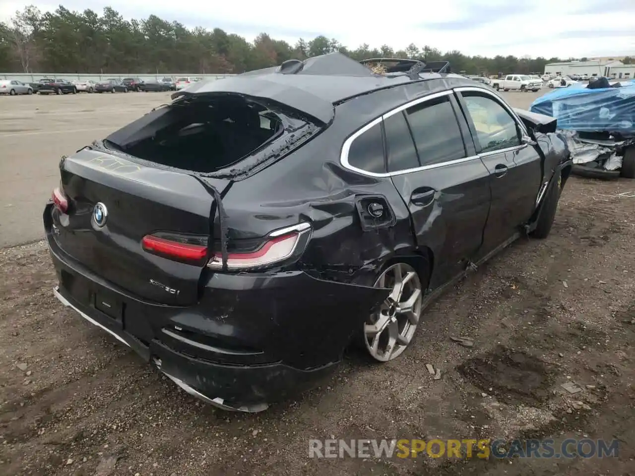 4 Photograph of a damaged car 5UX2V1C06M9H79788 BMW X4 2021