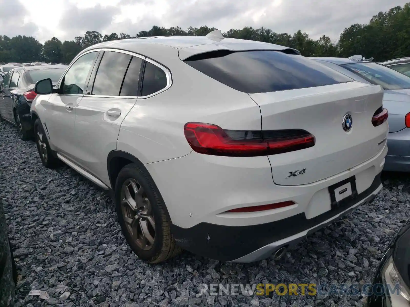 3 Photograph of a damaged car 5UX2V1C07M9F21005 BMW X4 2021