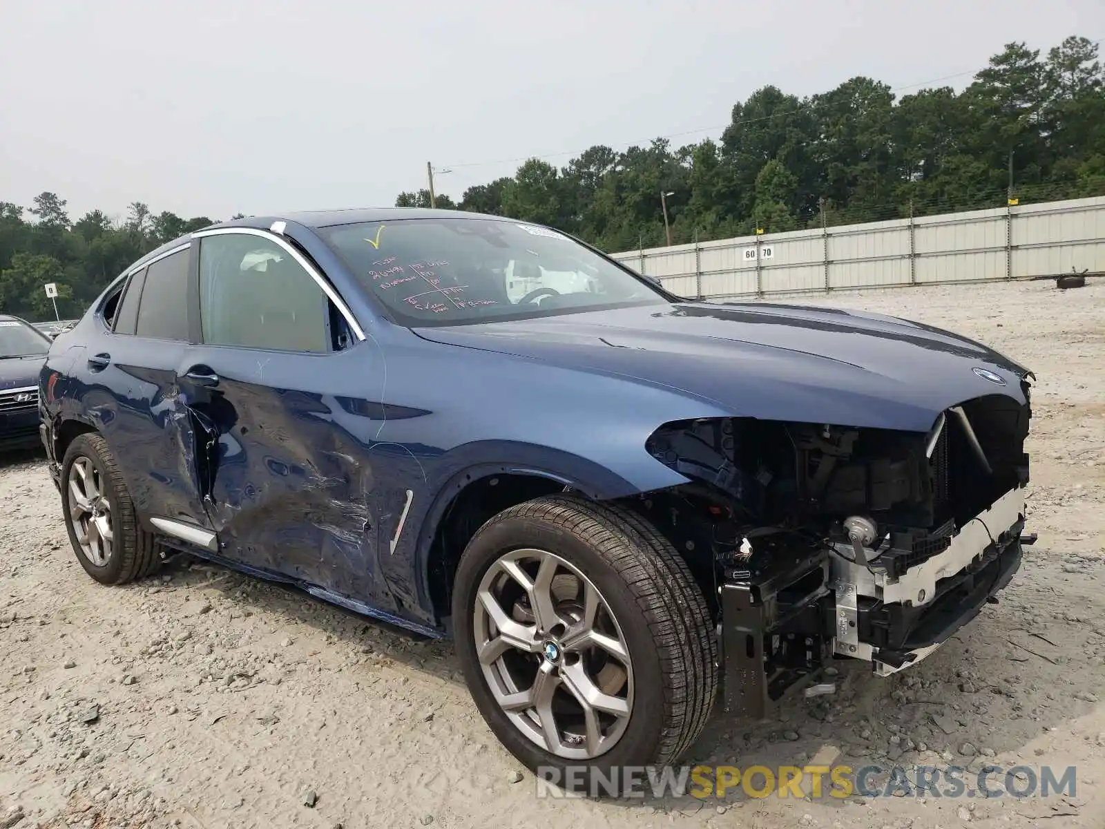 1 Photograph of a damaged car 5UX2V1C07M9G26160 BMW X4 2021