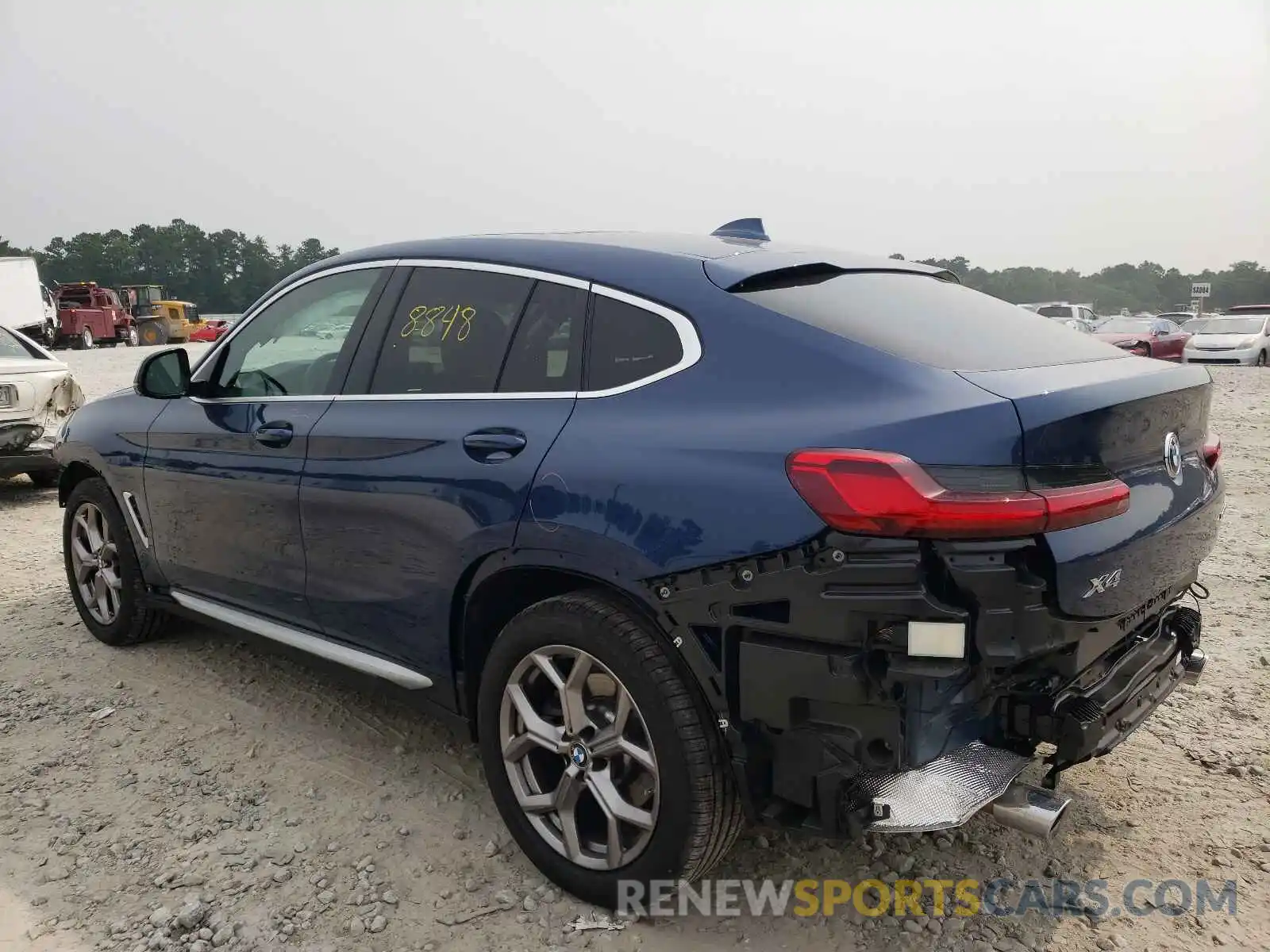 3 Photograph of a damaged car 5UX2V1C07M9G26160 BMW X4 2021