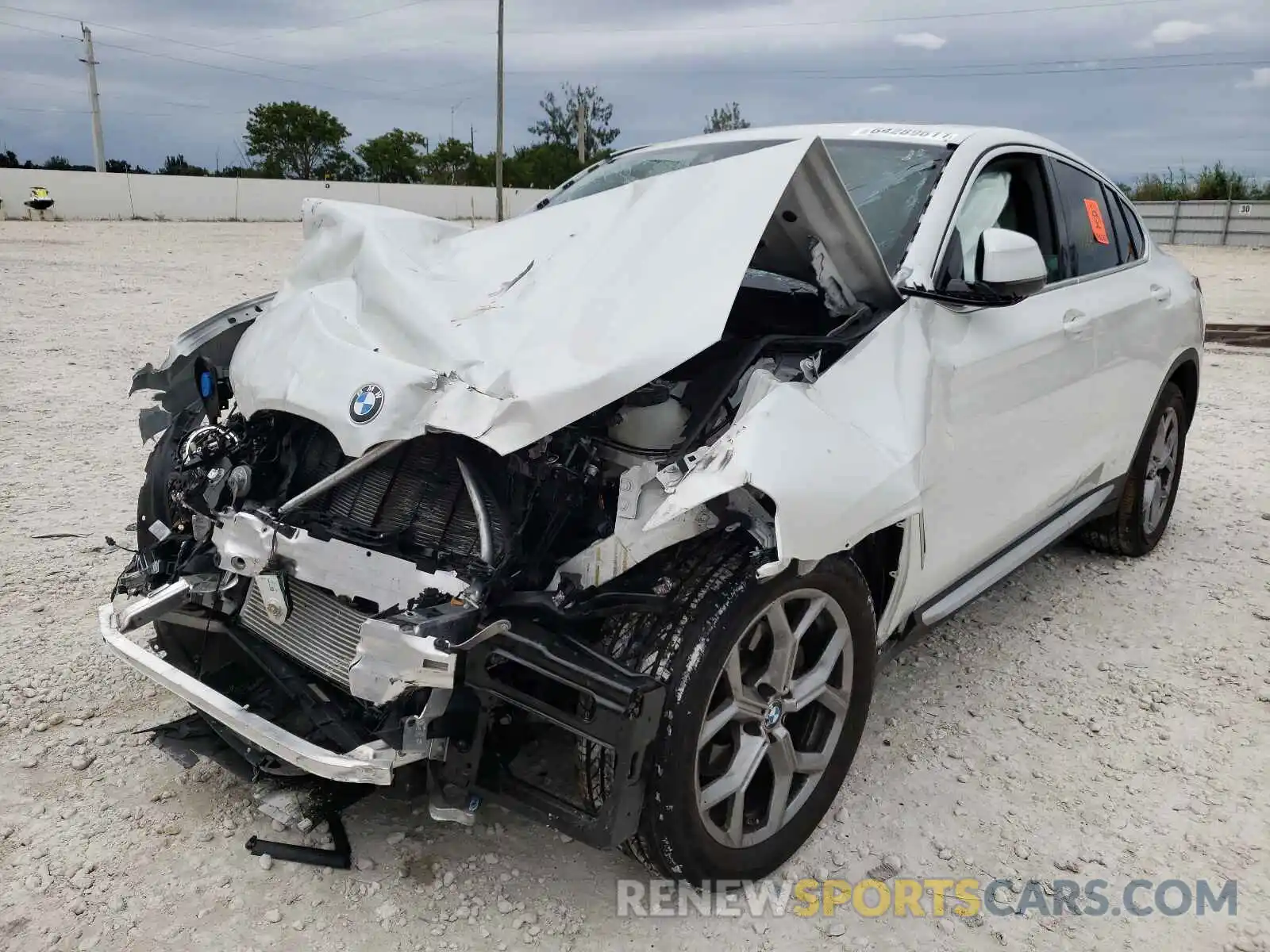 2 Photograph of a damaged car 5UX2V1C07M9G92112 BMW X4 2021