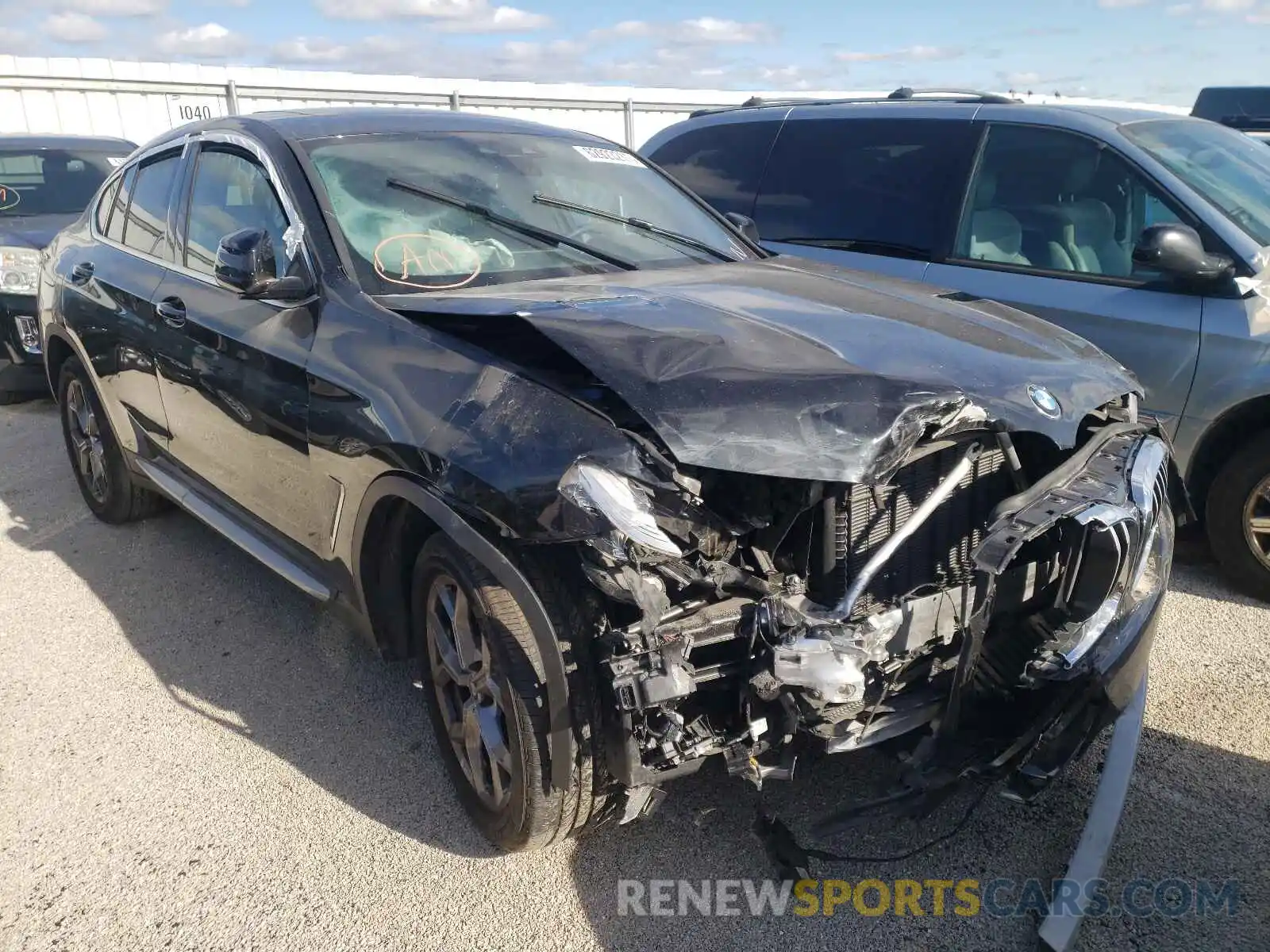 1 Photograph of a damaged car 5UX2V1C08M9E67097 BMW X4 2021