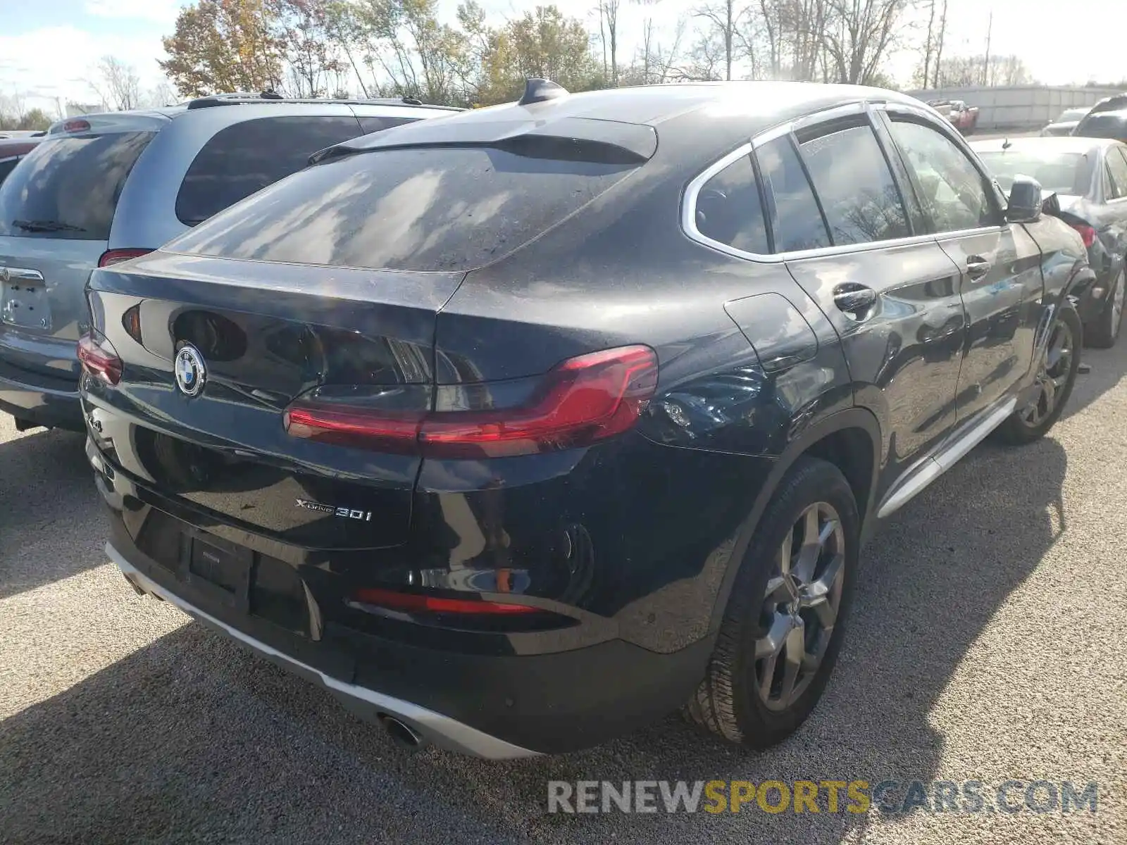 4 Photograph of a damaged car 5UX2V1C08M9E67097 BMW X4 2021