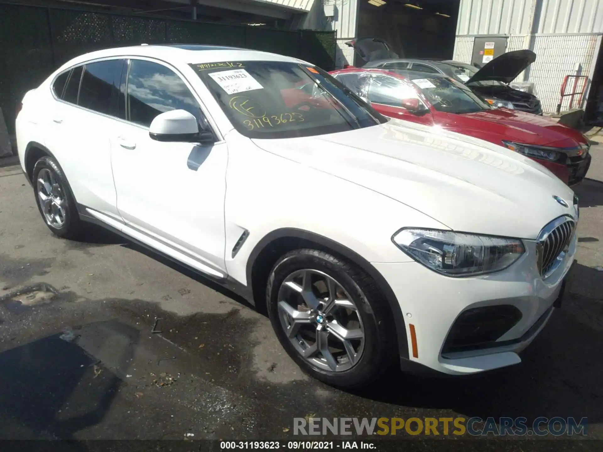 1 Photograph of a damaged car 5UX2V1C08M9F45121 BMW X4 2021