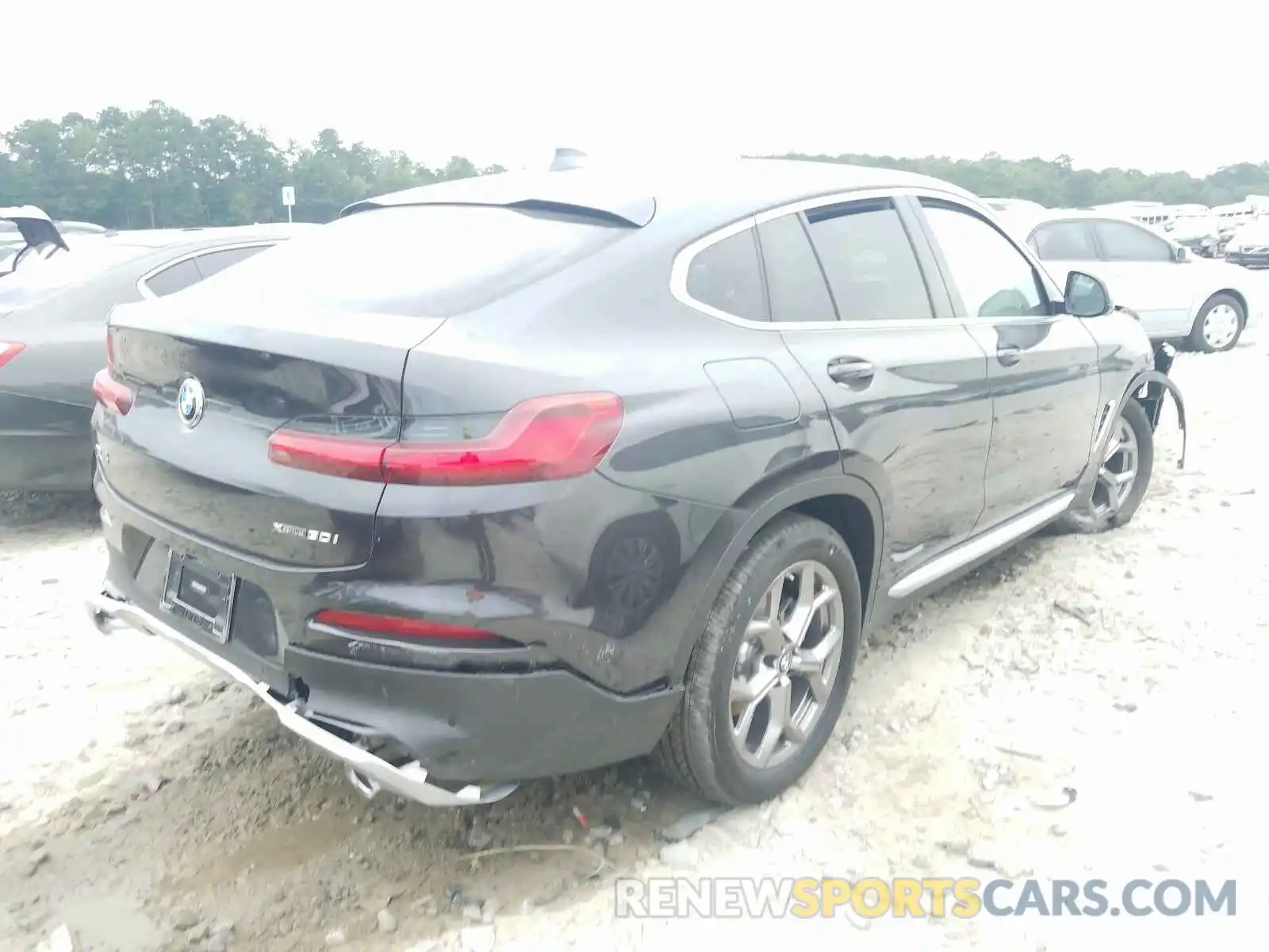 4 Photograph of a damaged car 5UX2V1C09M9D85461 BMW X4 2021