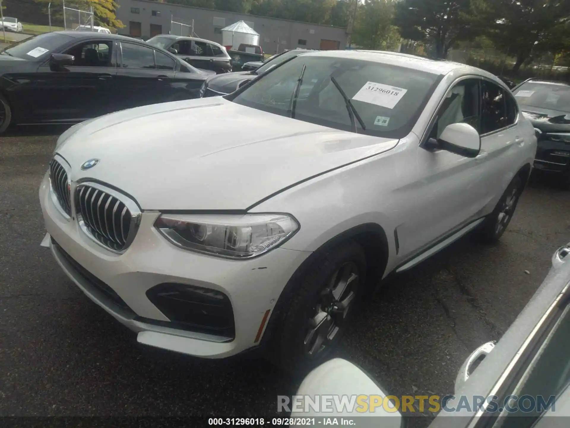 2 Photograph of a damaged car 5UX2V1C09M9H28110 BMW X4 2021