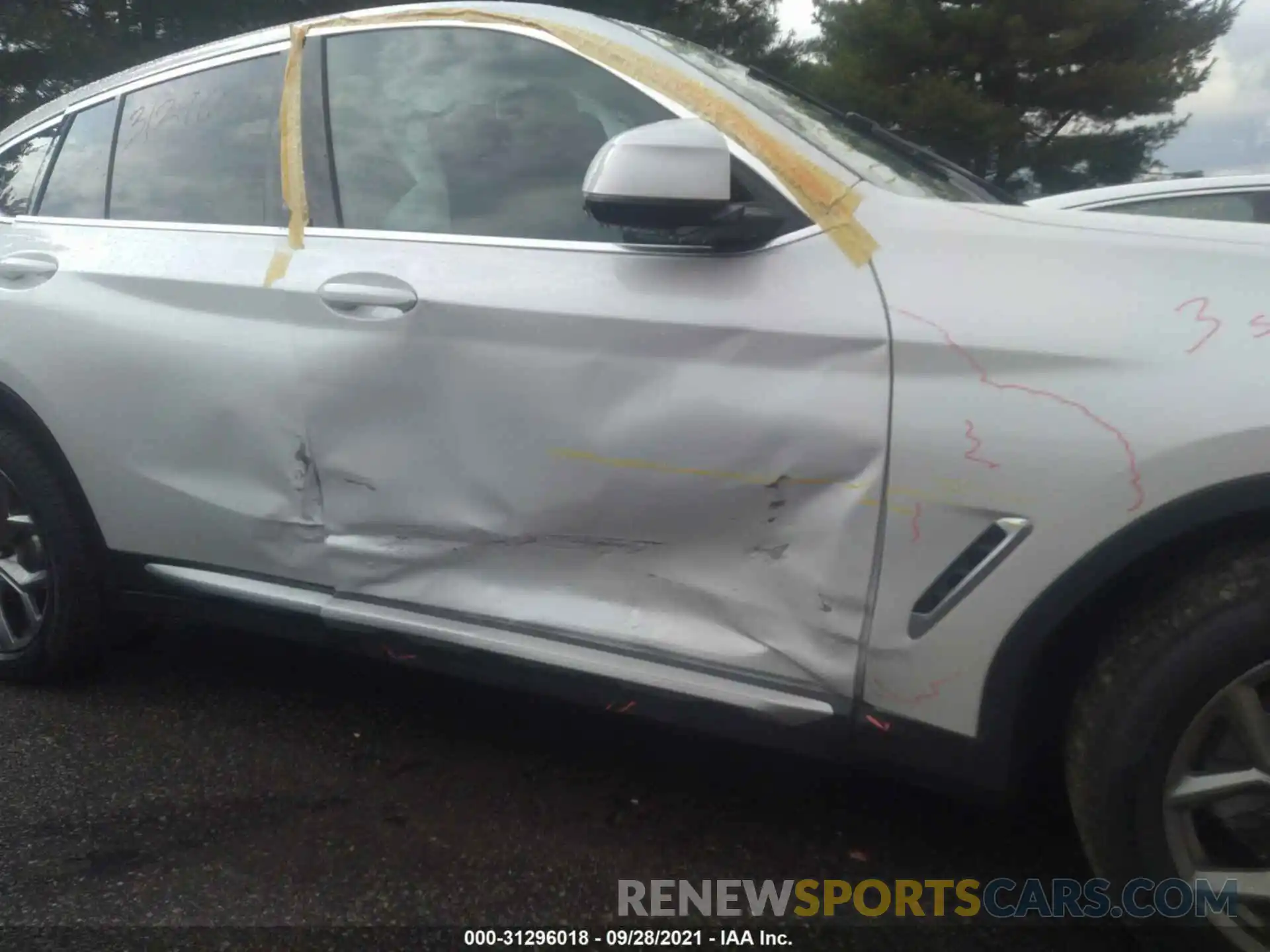 6 Photograph of a damaged car 5UX2V1C09M9H28110 BMW X4 2021