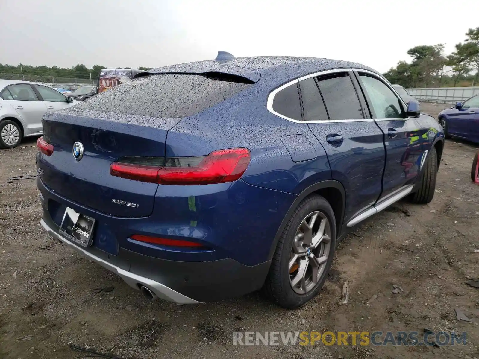 4 Photograph of a damaged car 5UX2V1C09M9H64282 BMW X4 2021