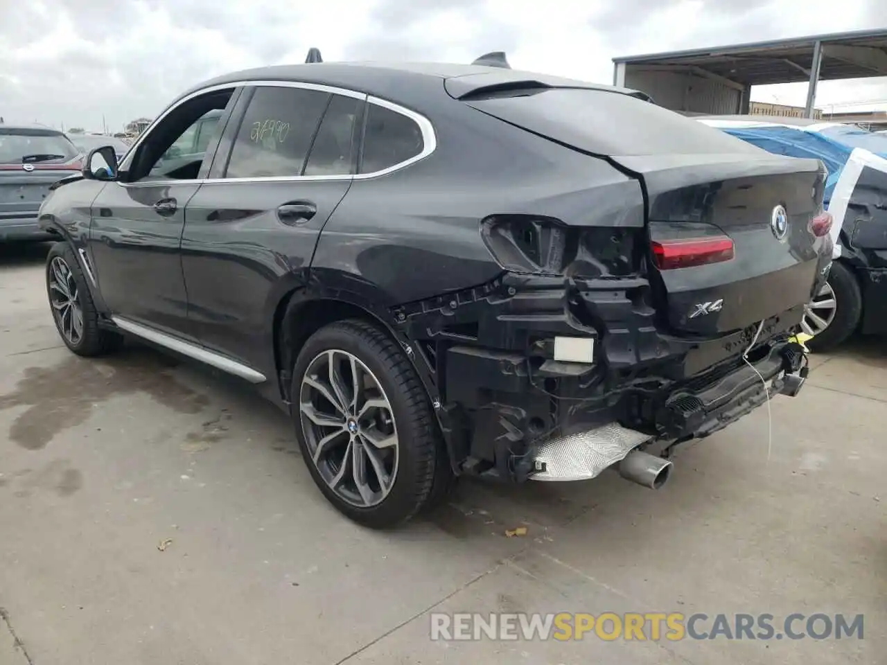 3 Photograph of a damaged car 5UX2V1C0XM9E00209 BMW X4 2021