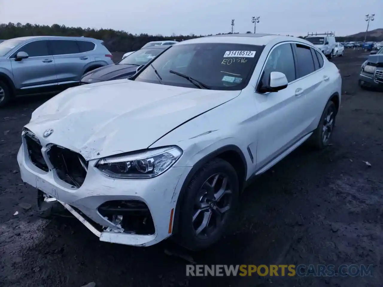 2 Photograph of a damaged car 5UX2V1C0XM9E07516 BMW X4 2021