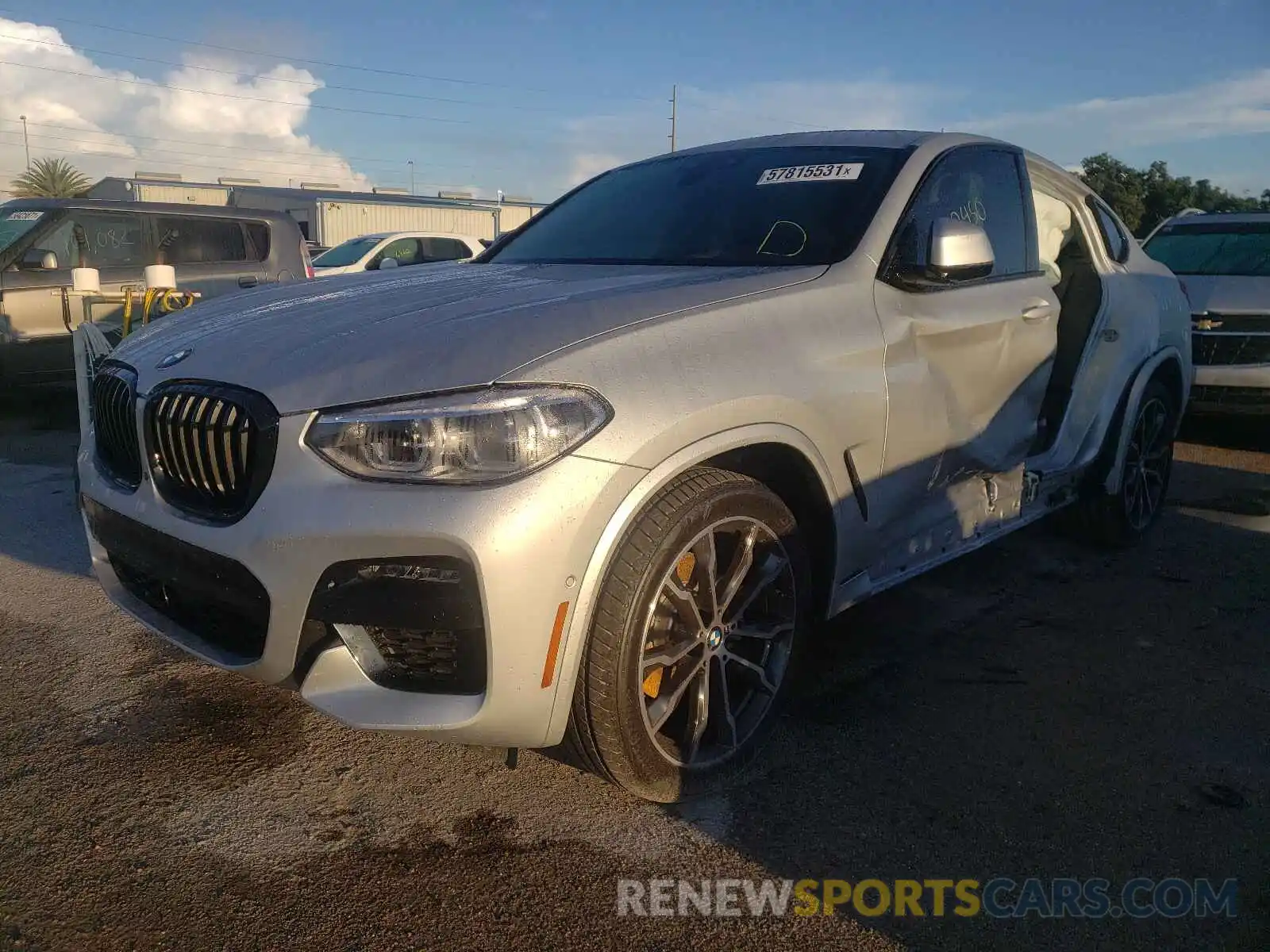 2 Photograph of a damaged car 5UX2V1C0XM9G54129 BMW X4 2021