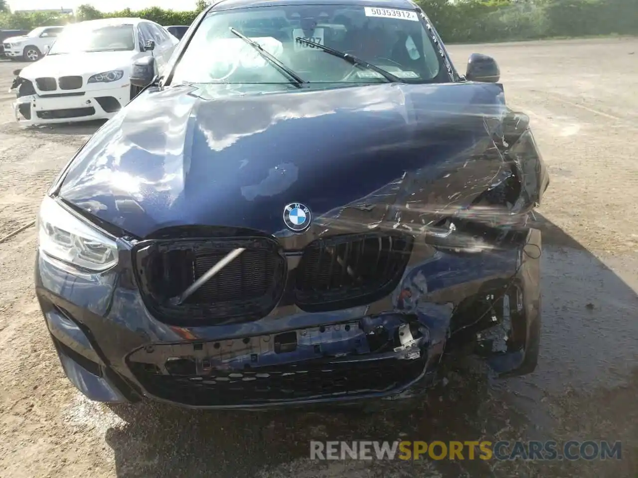 9 Photograph of a damaged car 5UX2V1C0XM9H15222 BMW X4 2021