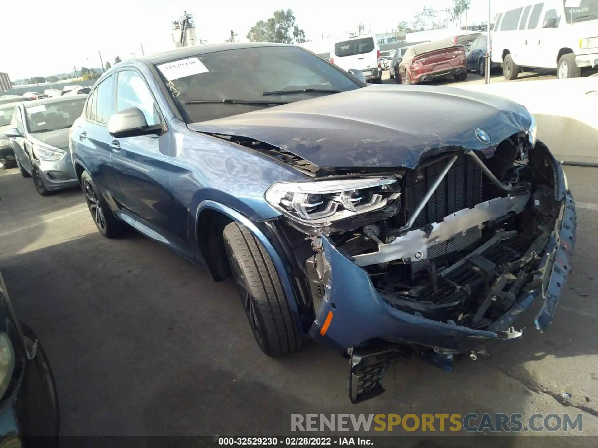 1 Photograph of a damaged car 5UX2V5C01M9E77610 BMW X4 2021