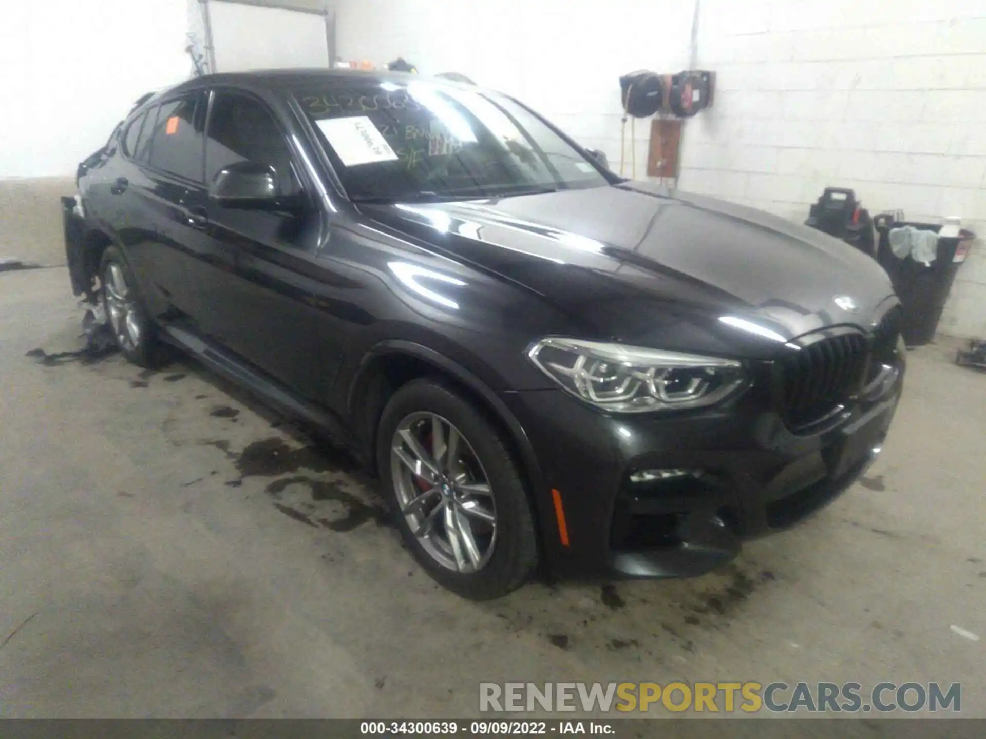 1 Photograph of a damaged car 5UX2V5C01M9G20099 BMW X4 2021