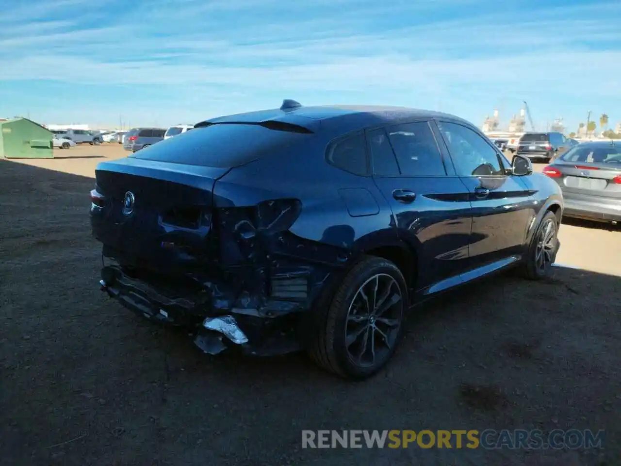 4 Photograph of a damaged car 5UX2V5C01M9H22633 BMW X4 2021