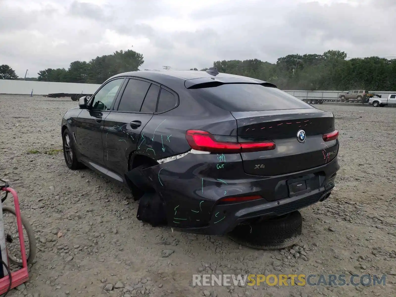 3 Photograph of a damaged car 5UX2V5C02M9E13477 BMW X4 2021