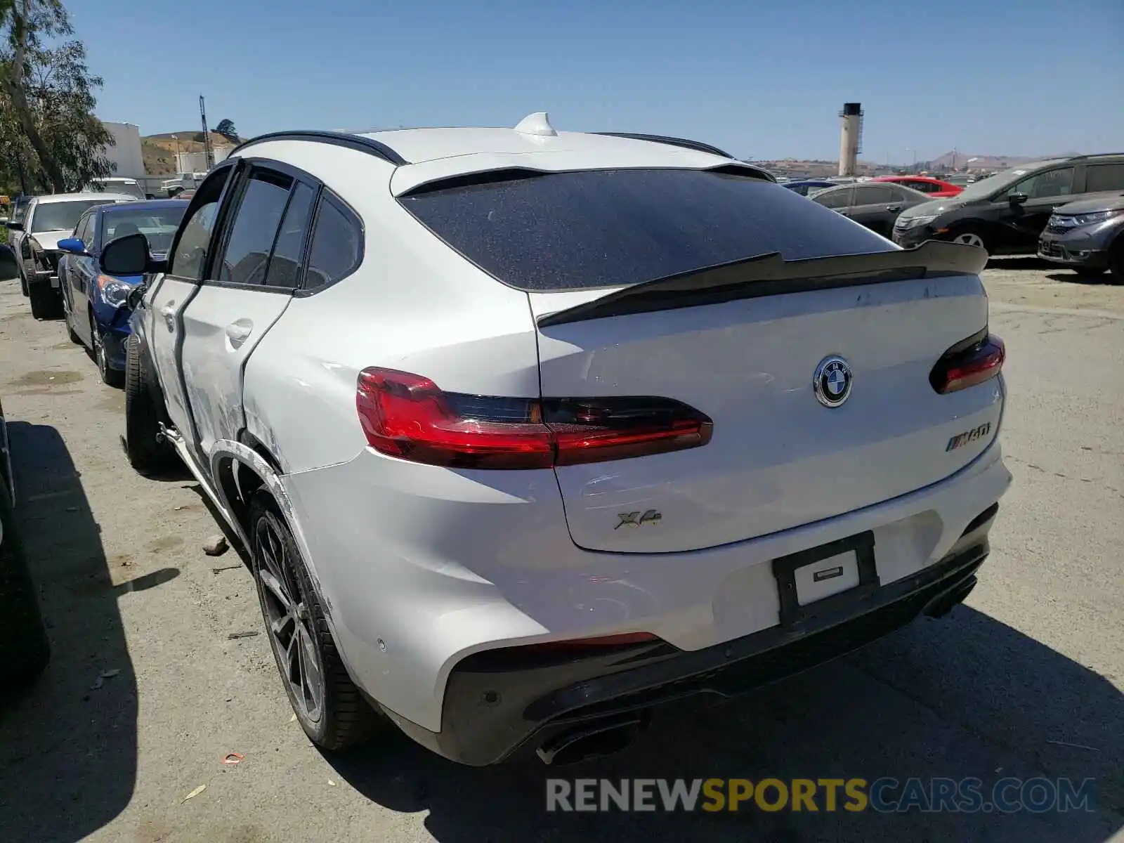 3 Photograph of a damaged car 5UX2V5C02M9E13737 BMW X4 2021