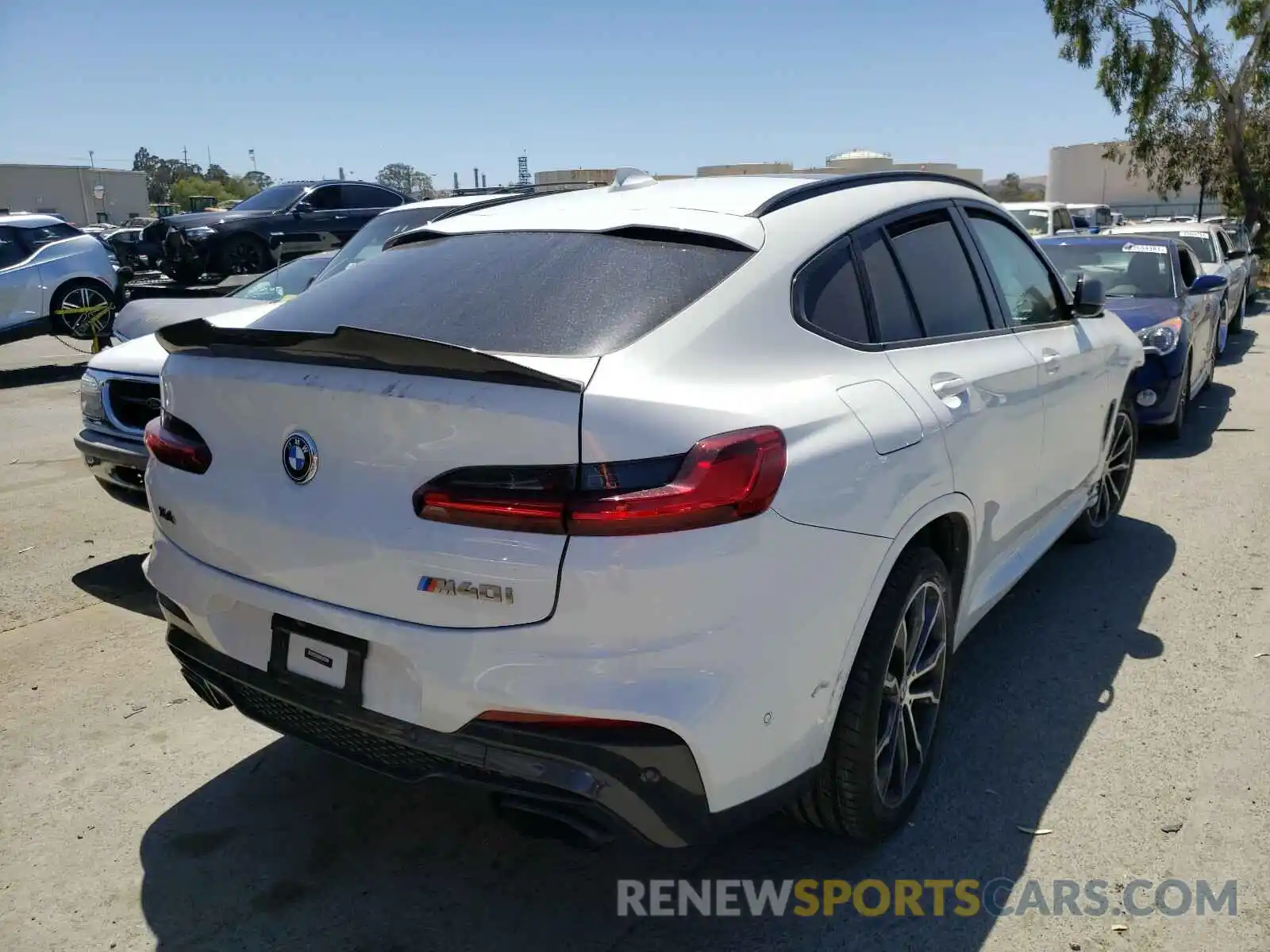 4 Photograph of a damaged car 5UX2V5C02M9E13737 BMW X4 2021