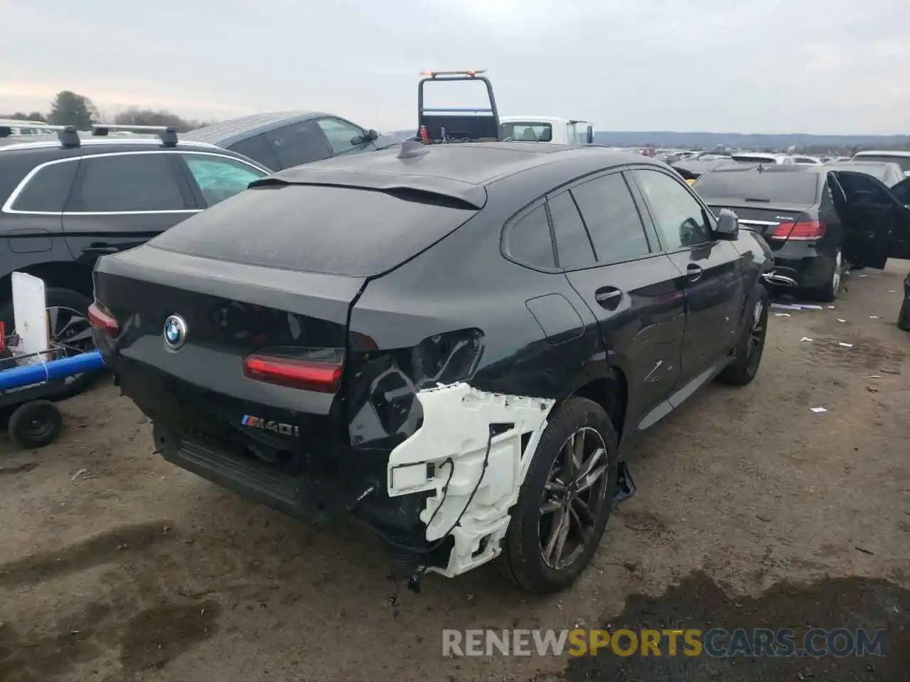 4 Photograph of a damaged car 5UX2V5C02M9E56555 BMW X4 2021