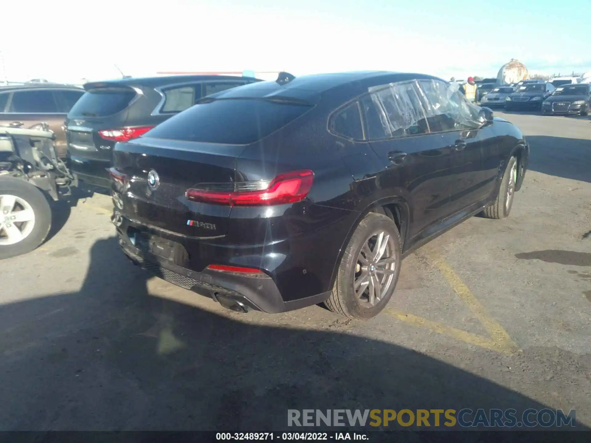 4 Photograph of a damaged car 5UX2V5C03M9F47897 BMW X4 2021