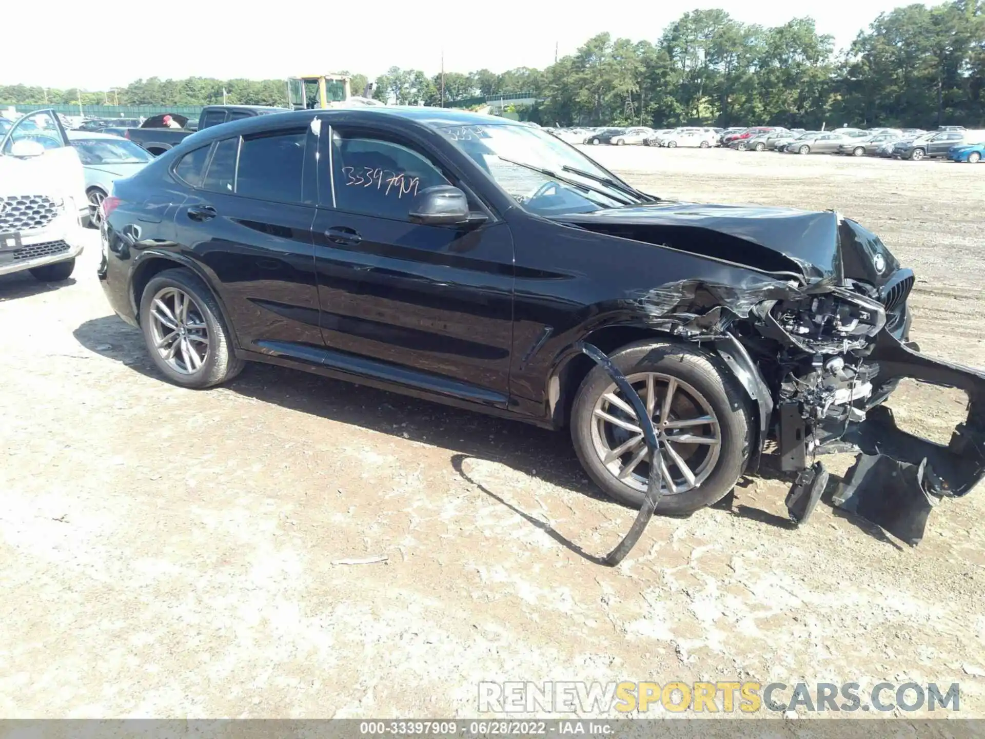 1 Photograph of a damaged car 5UX2V5C06M9D96649 BMW X4 2021