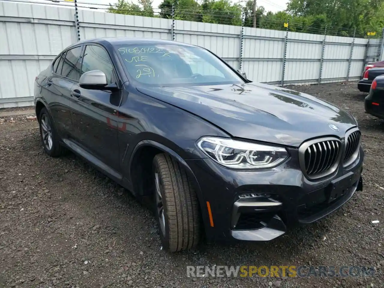 1 Photograph of a damaged car 5UX2V5C06M9F47991 BMW X4 2021