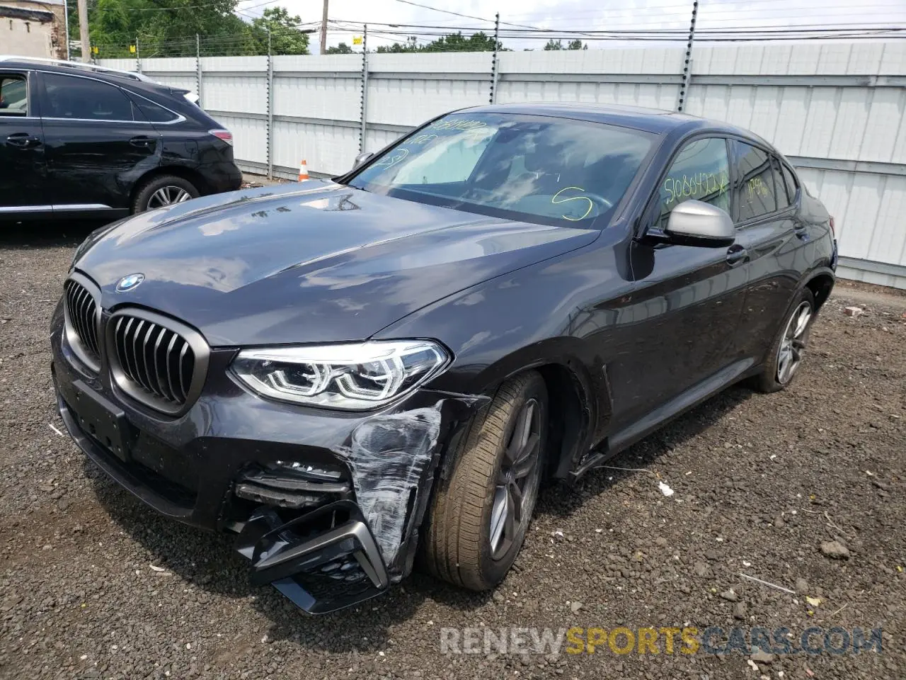 2 Photograph of a damaged car 5UX2V5C06M9F47991 BMW X4 2021