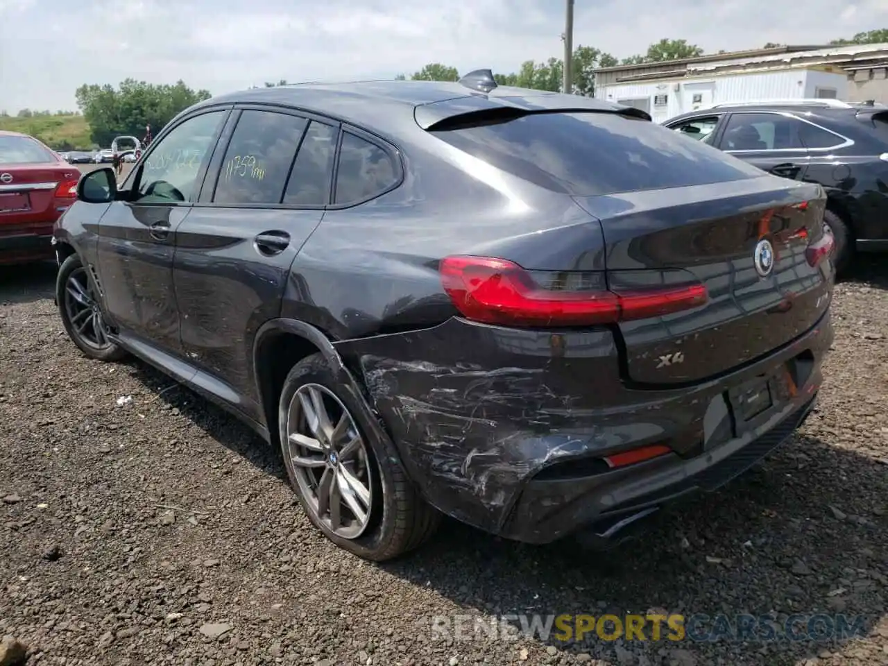 3 Photograph of a damaged car 5UX2V5C06M9F47991 BMW X4 2021