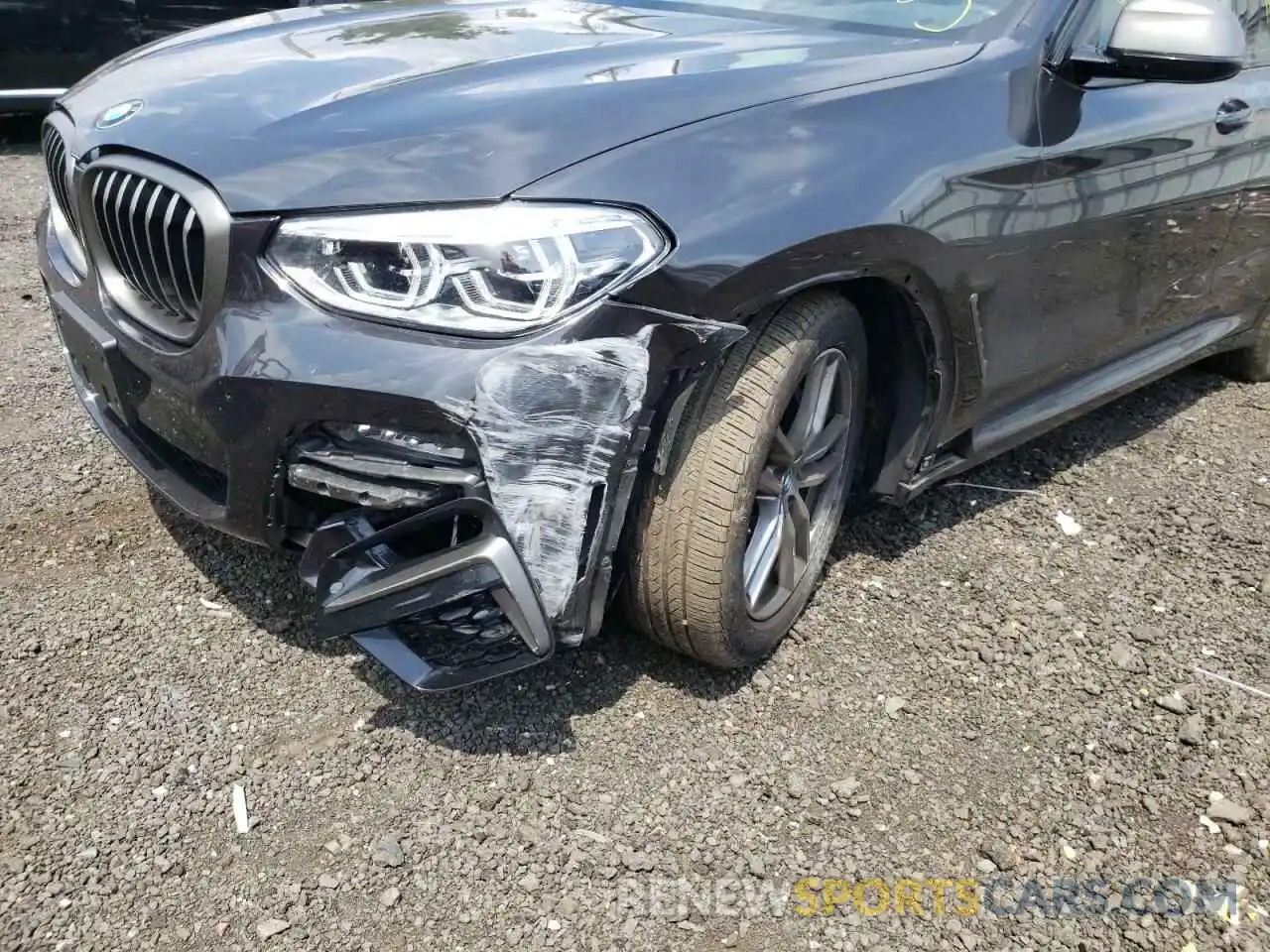 9 Photograph of a damaged car 5UX2V5C06M9F47991 BMW X4 2021