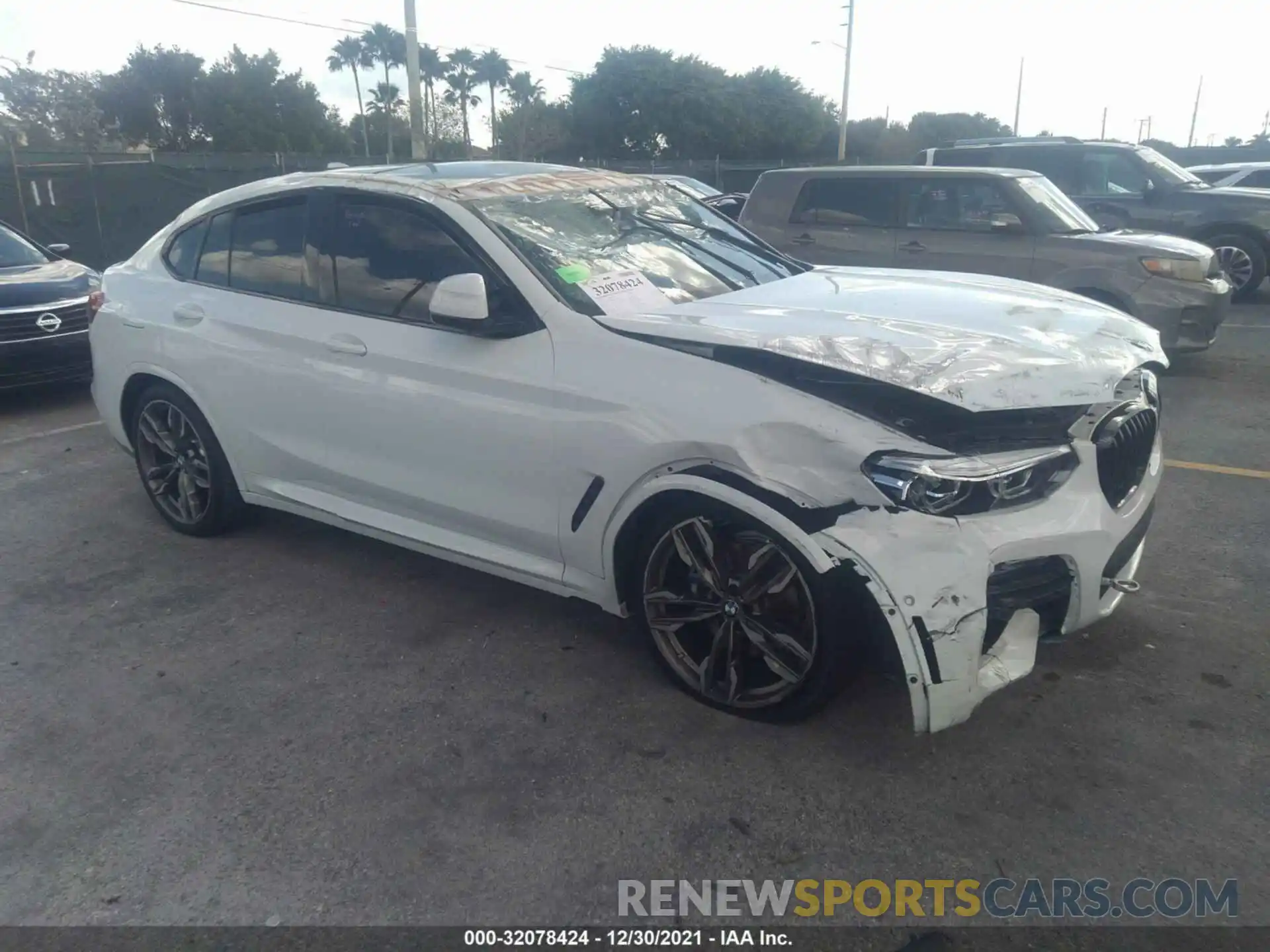 1 Photograph of a damaged car 5UX2V5C06M9H61590 BMW X4 2021