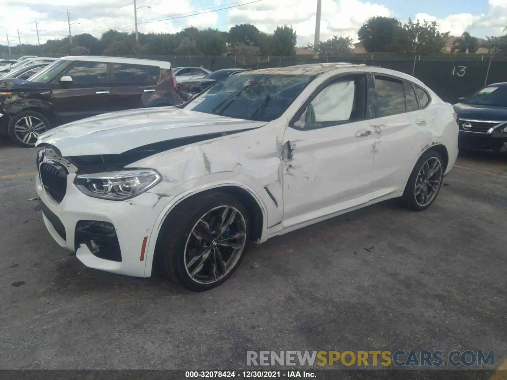 2 Photograph of a damaged car 5UX2V5C06M9H61590 BMW X4 2021