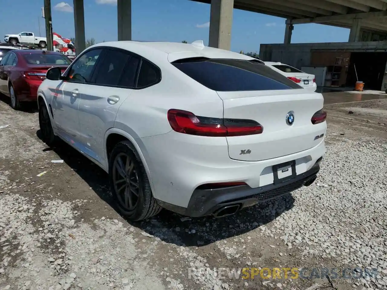 3 Photograph of a damaged car 5UX2V5C07M9D75714 BMW X4 2021