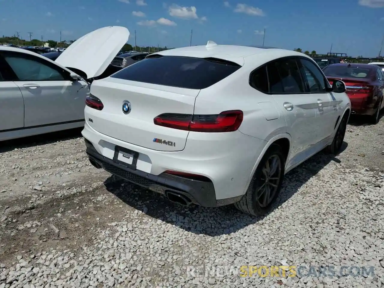 4 Photograph of a damaged car 5UX2V5C07M9D75714 BMW X4 2021