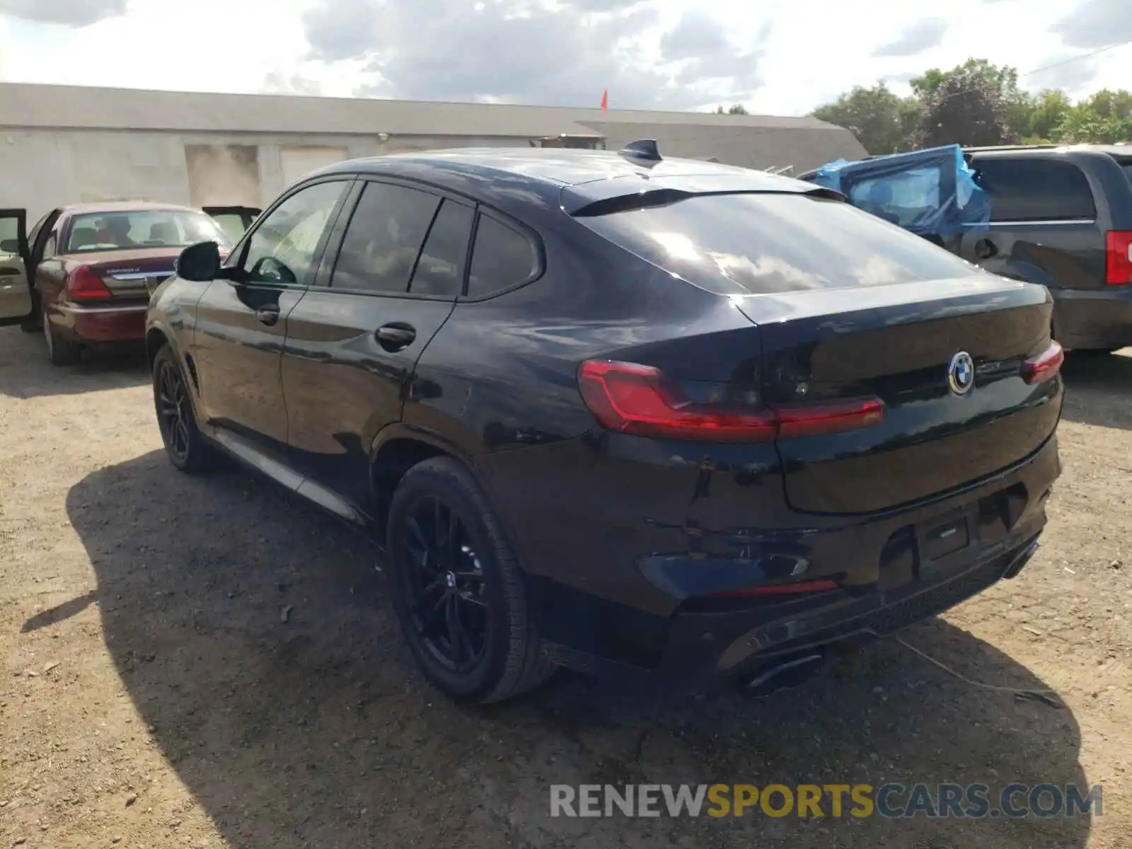 3 Photograph of a damaged car 5UX2V5C07M9E05049 BMW X4 2021