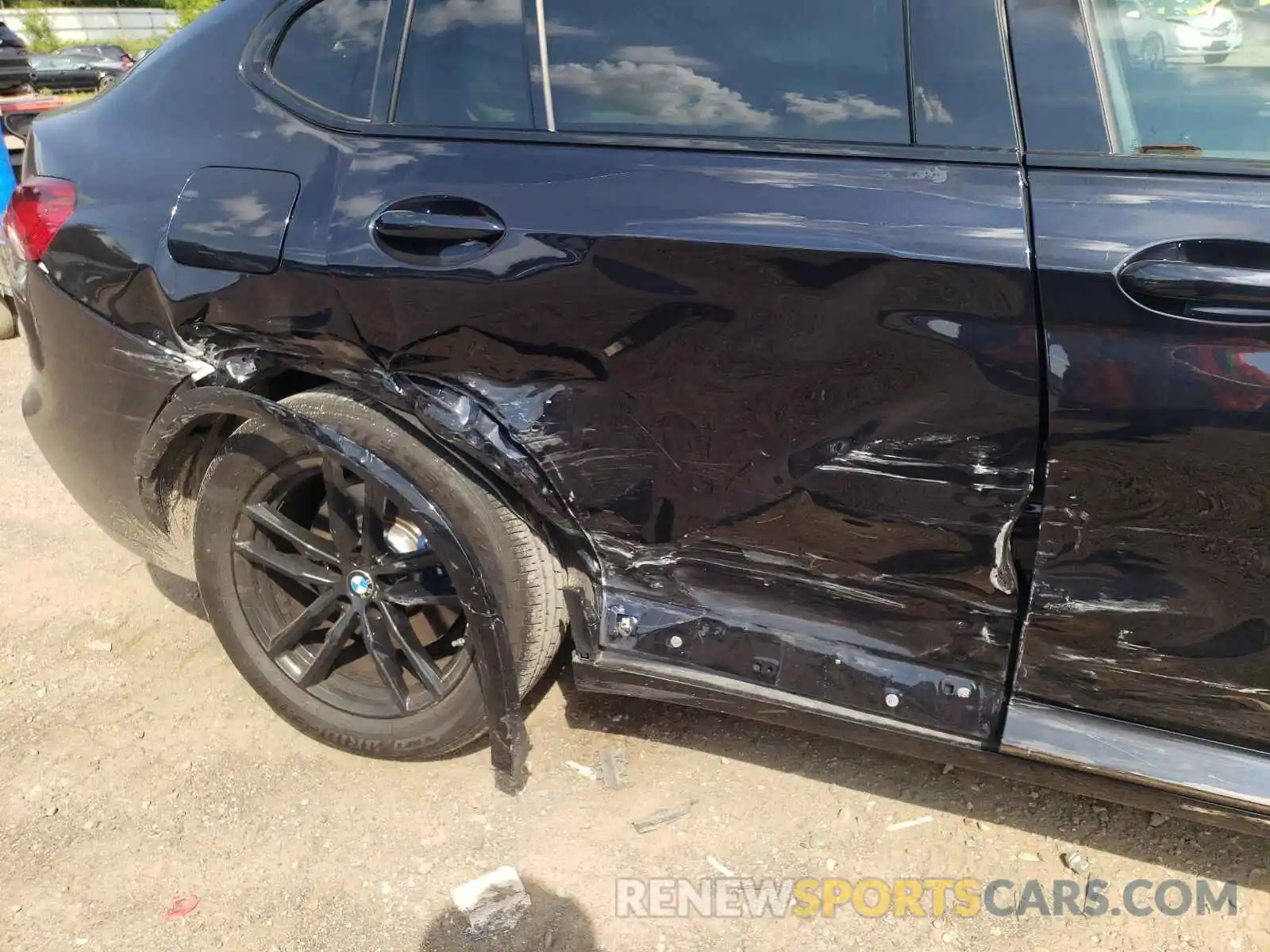 9 Photograph of a damaged car 5UX2V5C07M9E05049 BMW X4 2021