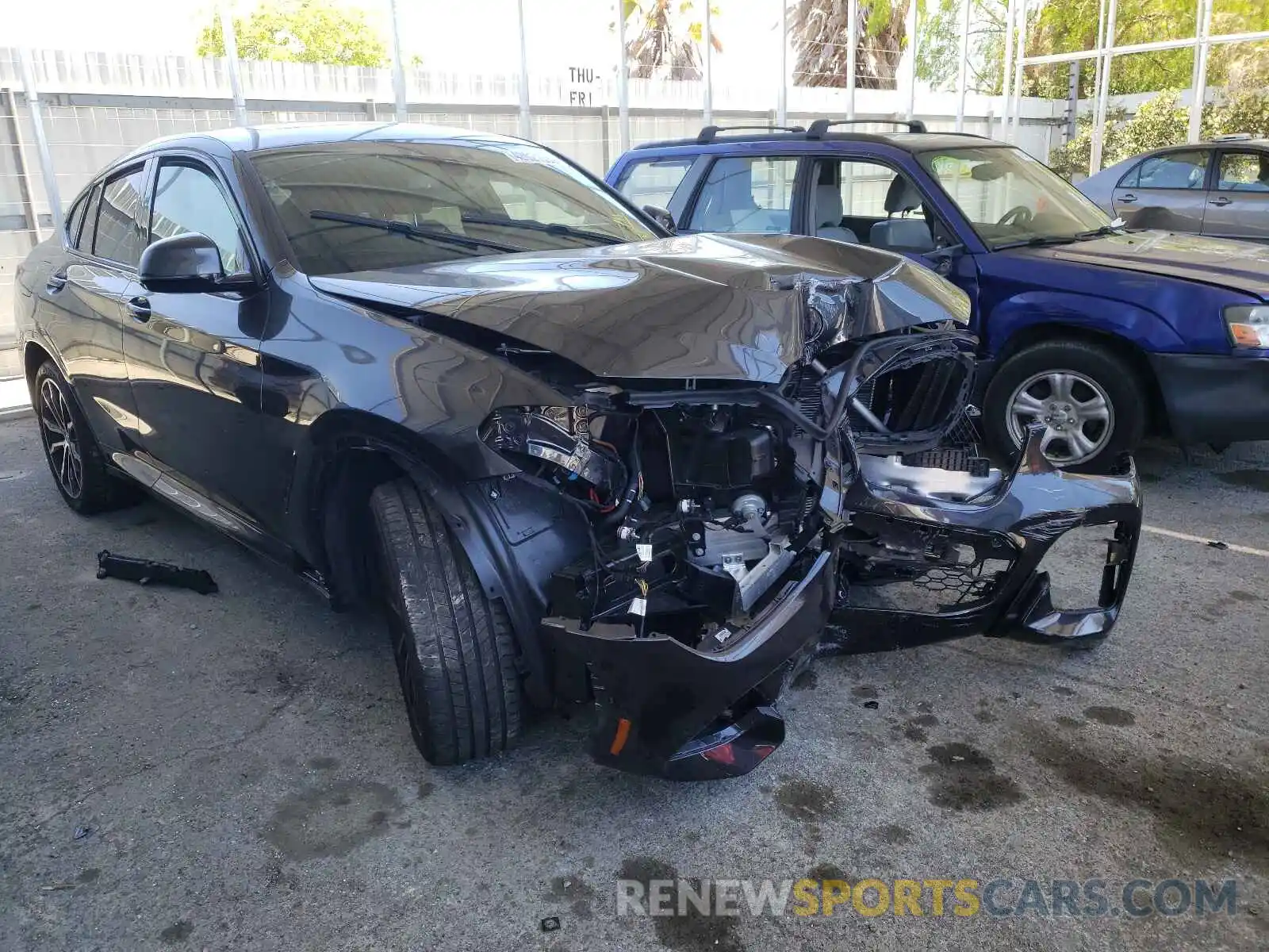 1 Photograph of a damaged car 5UX2V5C07M9F18497 BMW X4 2021