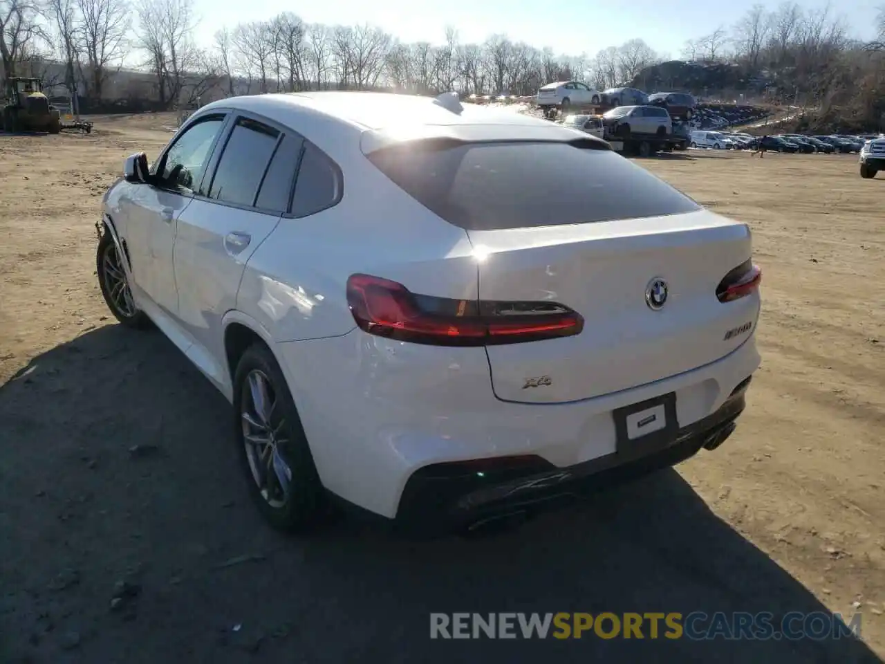 3 Photograph of a damaged car 5UX2V5C09M9E20149 BMW X4 2021