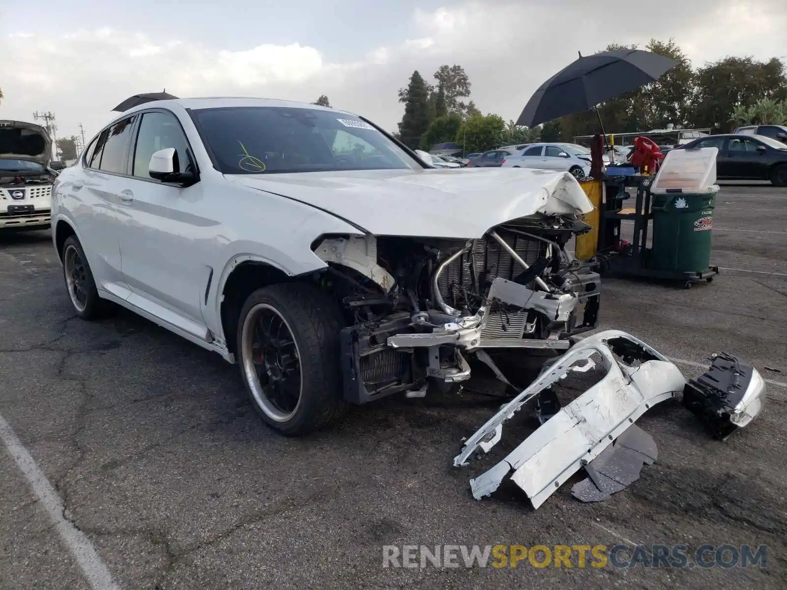 1 Photograph of a damaged car 5UX2V5C09M9E45780 BMW X4 2021