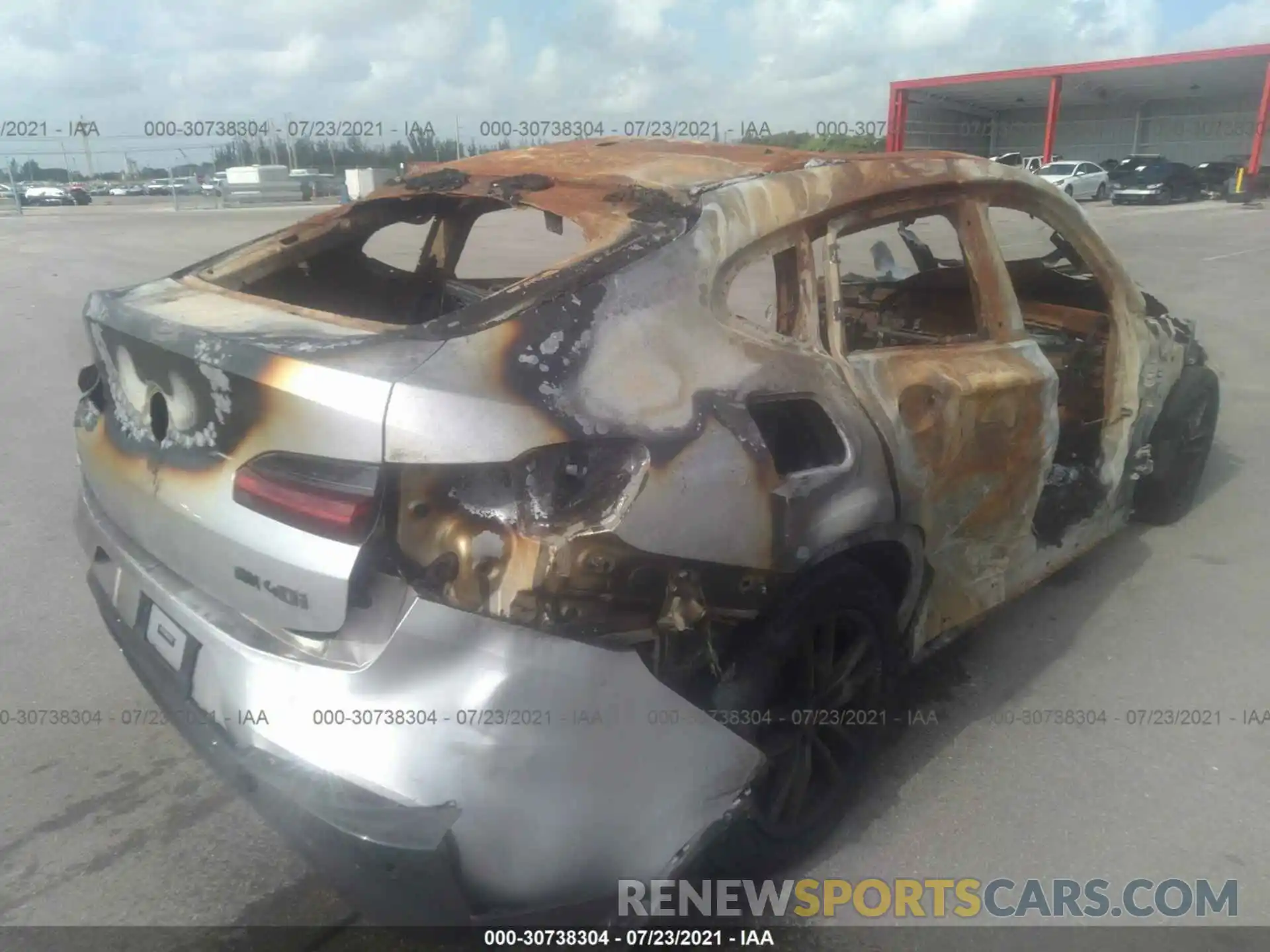 4 Photograph of a damaged car 5UX2V5C09M9F07050 BMW X4 2021