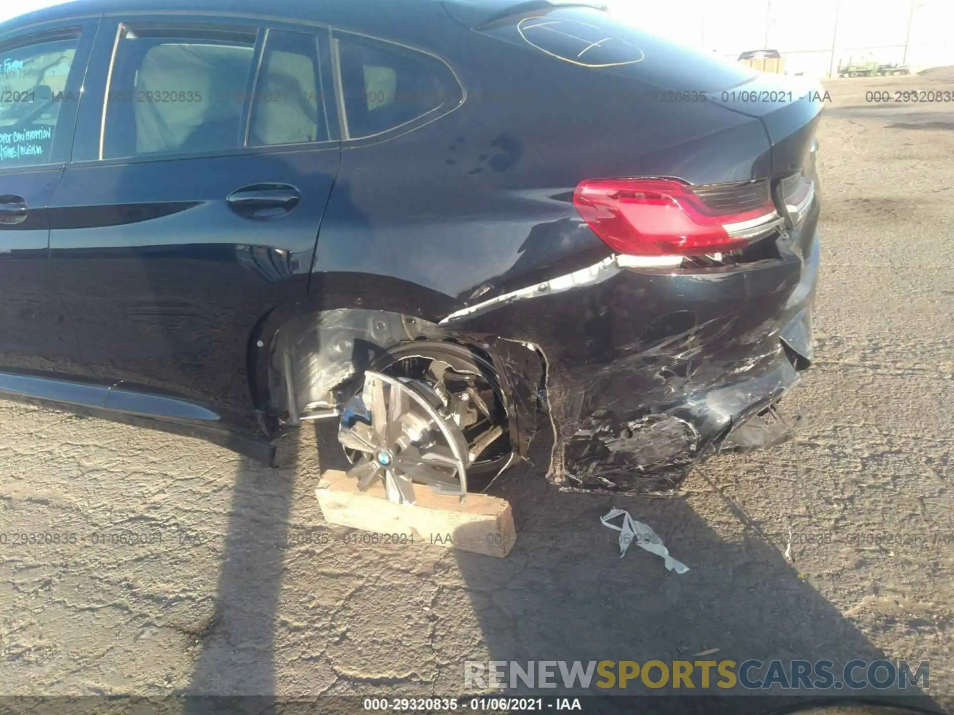 6 Photograph of a damaged car 5UX2V5C0XM9D90675 BMW X4 2021