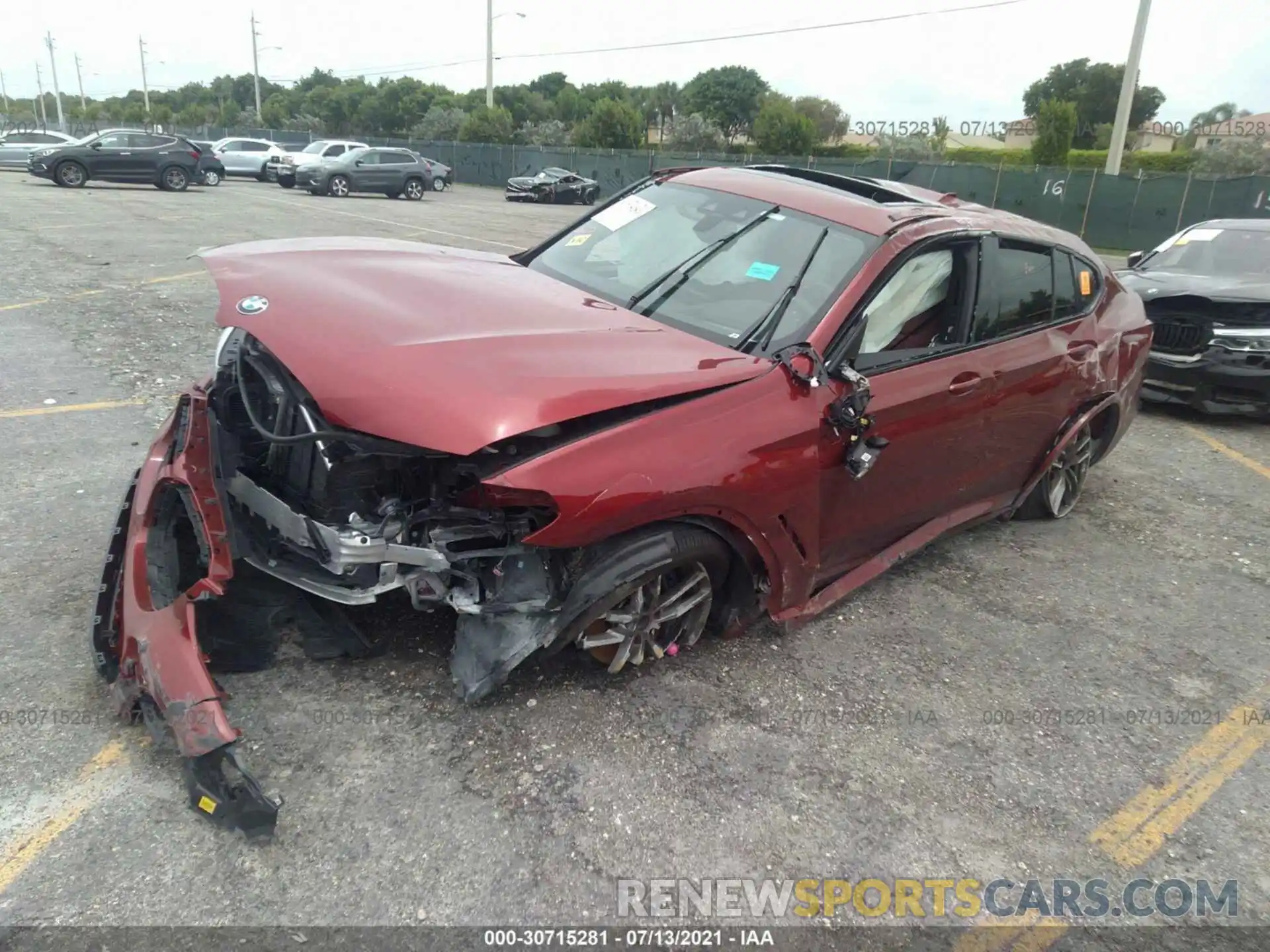 2 Photograph of a damaged car 5UX2V5C0XM9E58733 BMW X4 2021