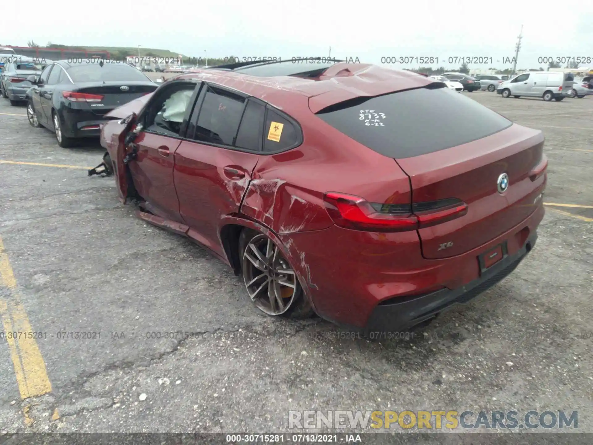 3 Photograph of a damaged car 5UX2V5C0XM9E58733 BMW X4 2021