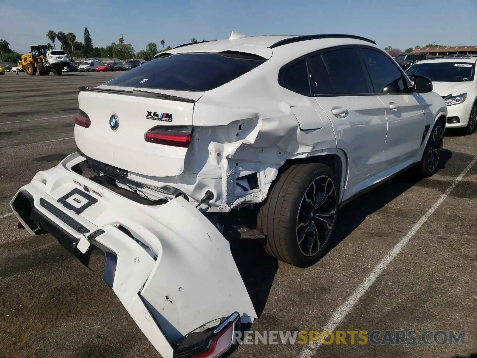 4 Photograph of a damaged car 5YMUJ0C01M9F33979 BMW X4 2021