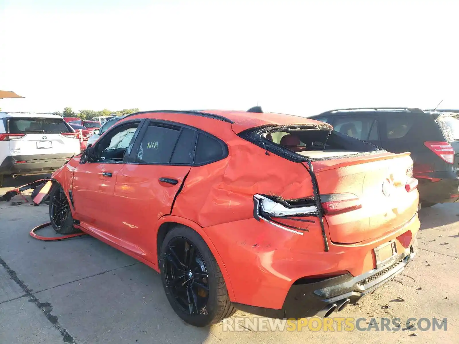 3 Photograph of a damaged car 5YMUJ0C03M9F91107 BMW X4 2021