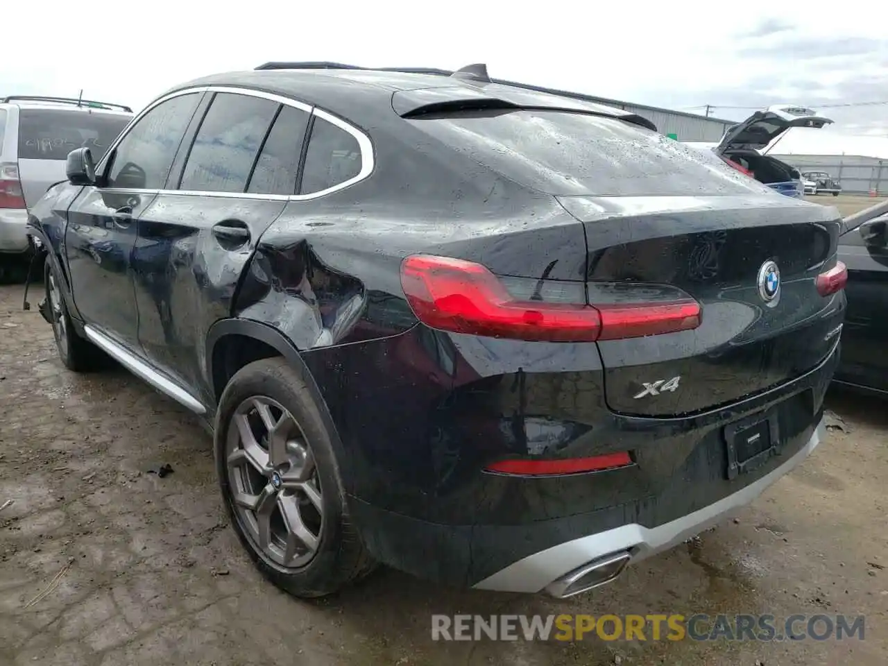 3 Photograph of a damaged car 5UX33DT00N9J21281 BMW X4 2022