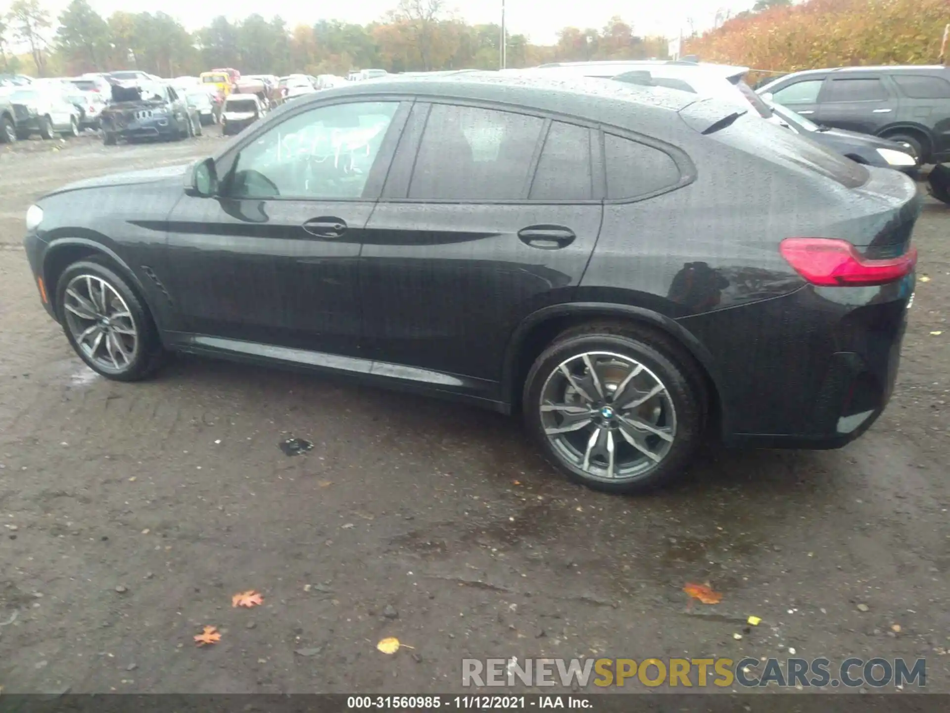 3 Photograph of a damaged car 5UX33DT00N9J23113 BMW X4 2022