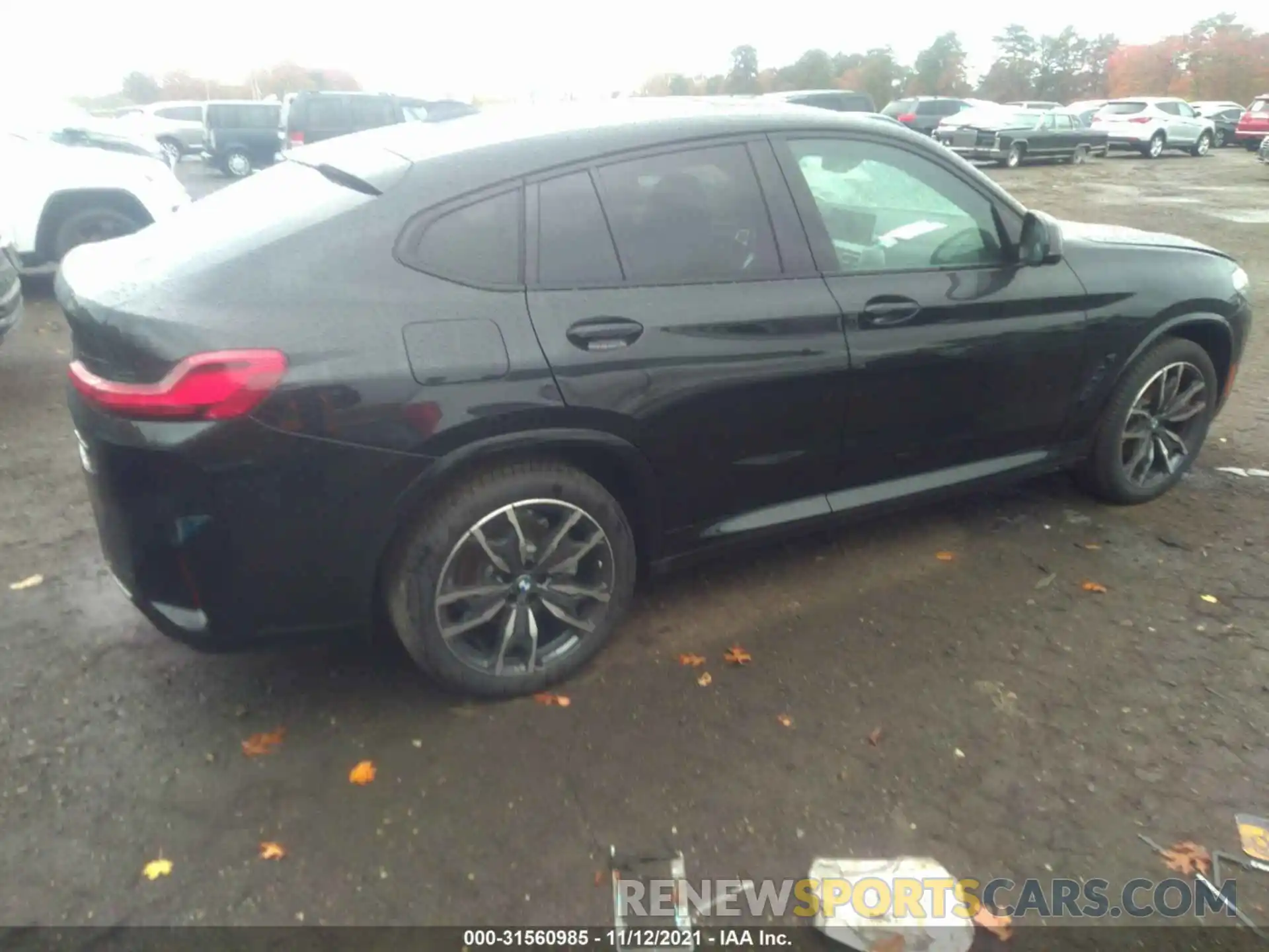 4 Photograph of a damaged car 5UX33DT00N9J23113 BMW X4 2022