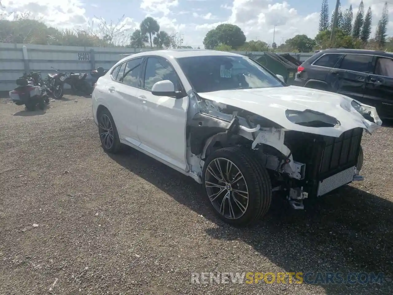 1 Photograph of a damaged car 5UX33DT00N9M03467 BMW X4 2022