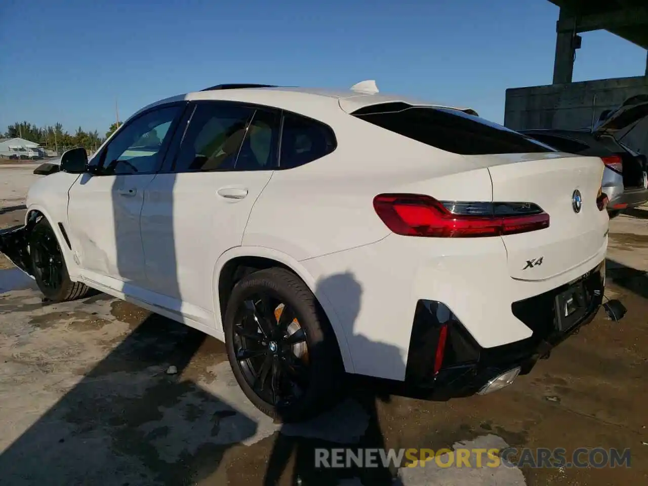 3 Photograph of a damaged car 5UX33DT01N9K07120 BMW X4 2022