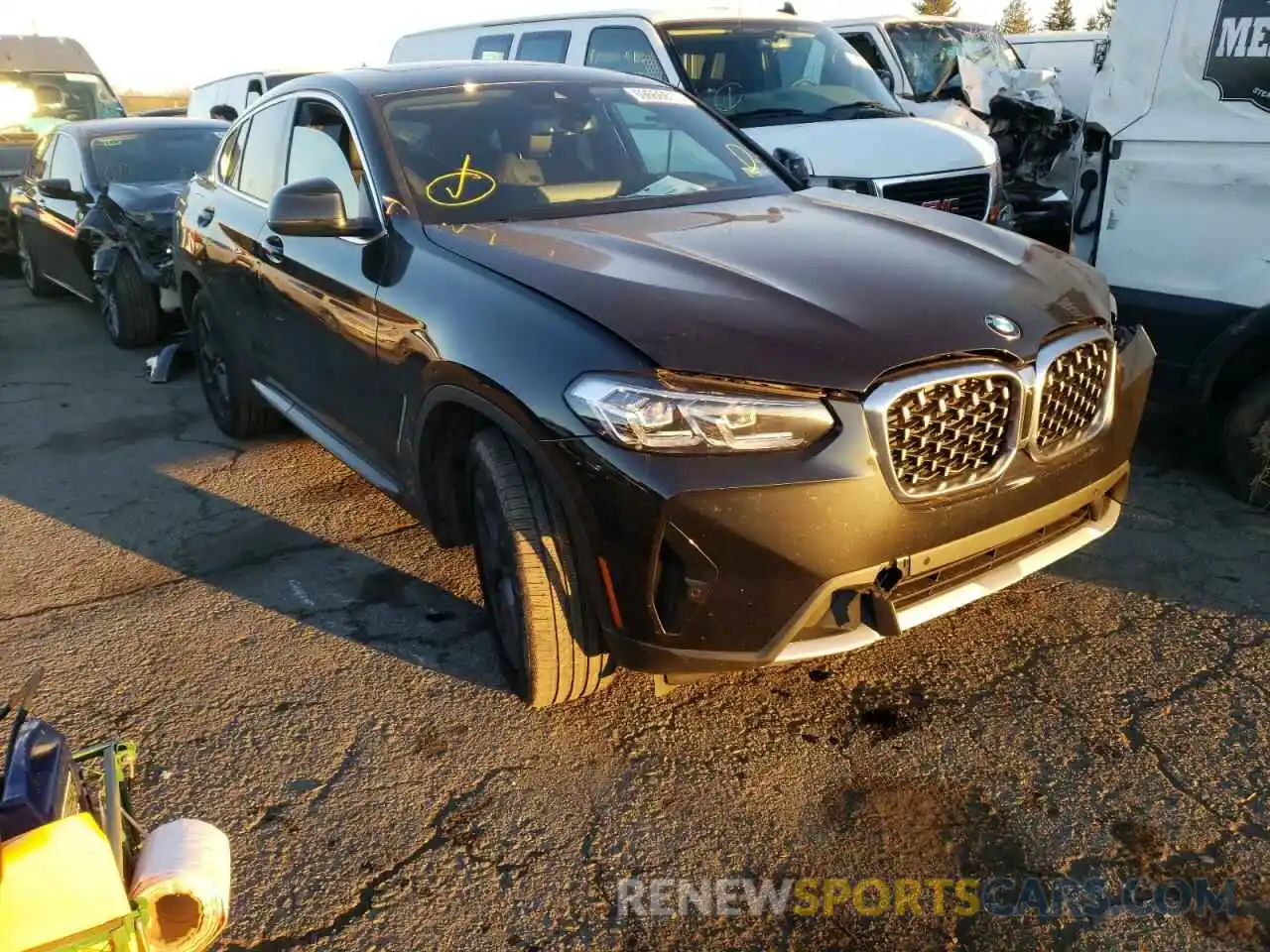 1 Photograph of a damaged car 5UX33DT02N9J61698 BMW X4 2022